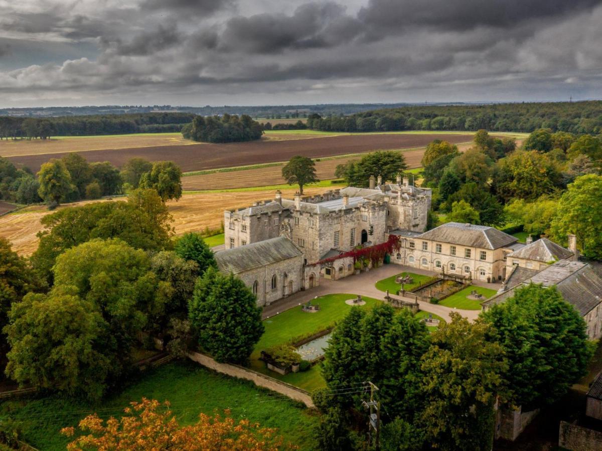 Hazlewood Castle & Летний дом Тадкастер