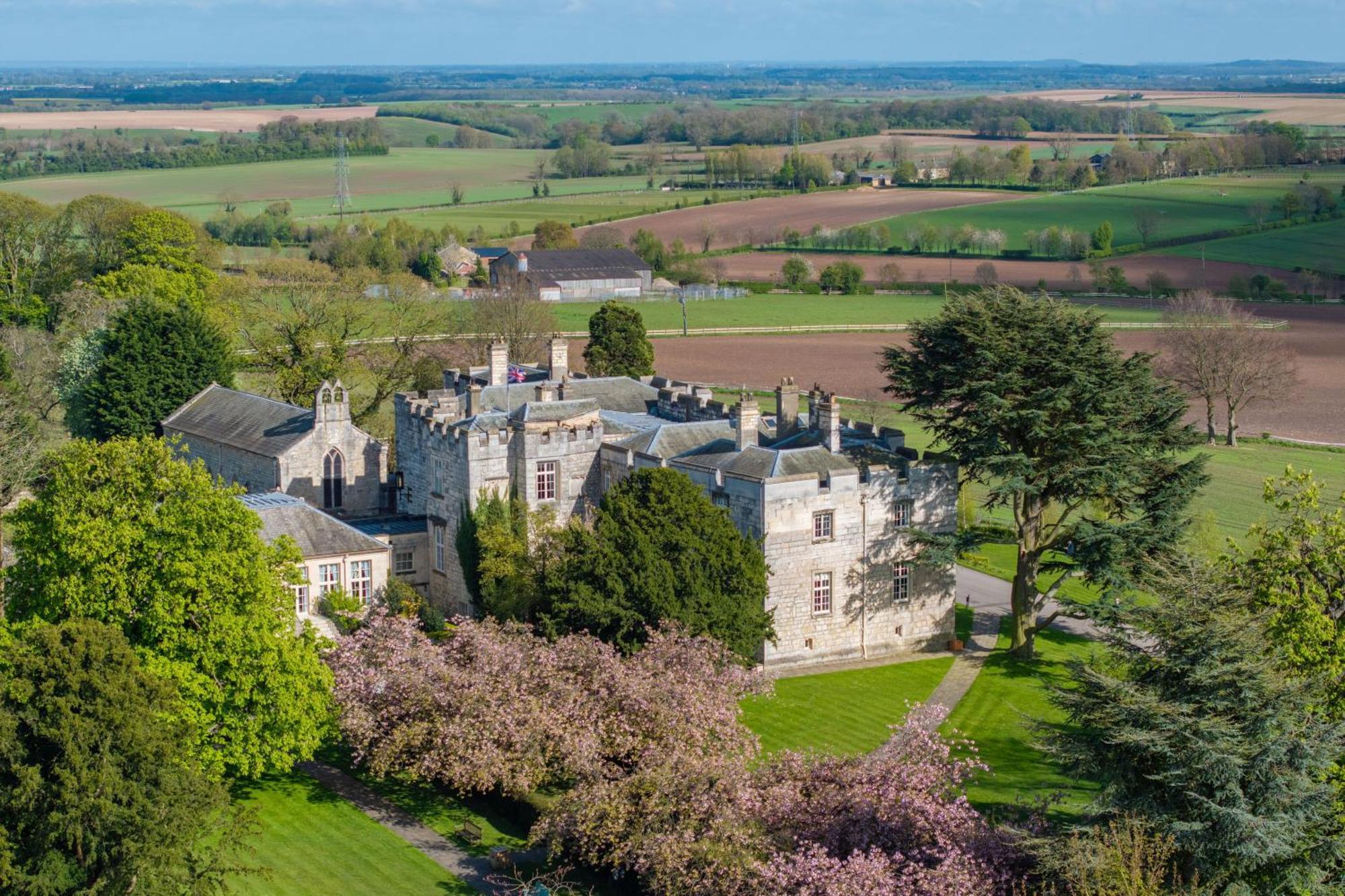 Hazlewood Castle & Тадкастер