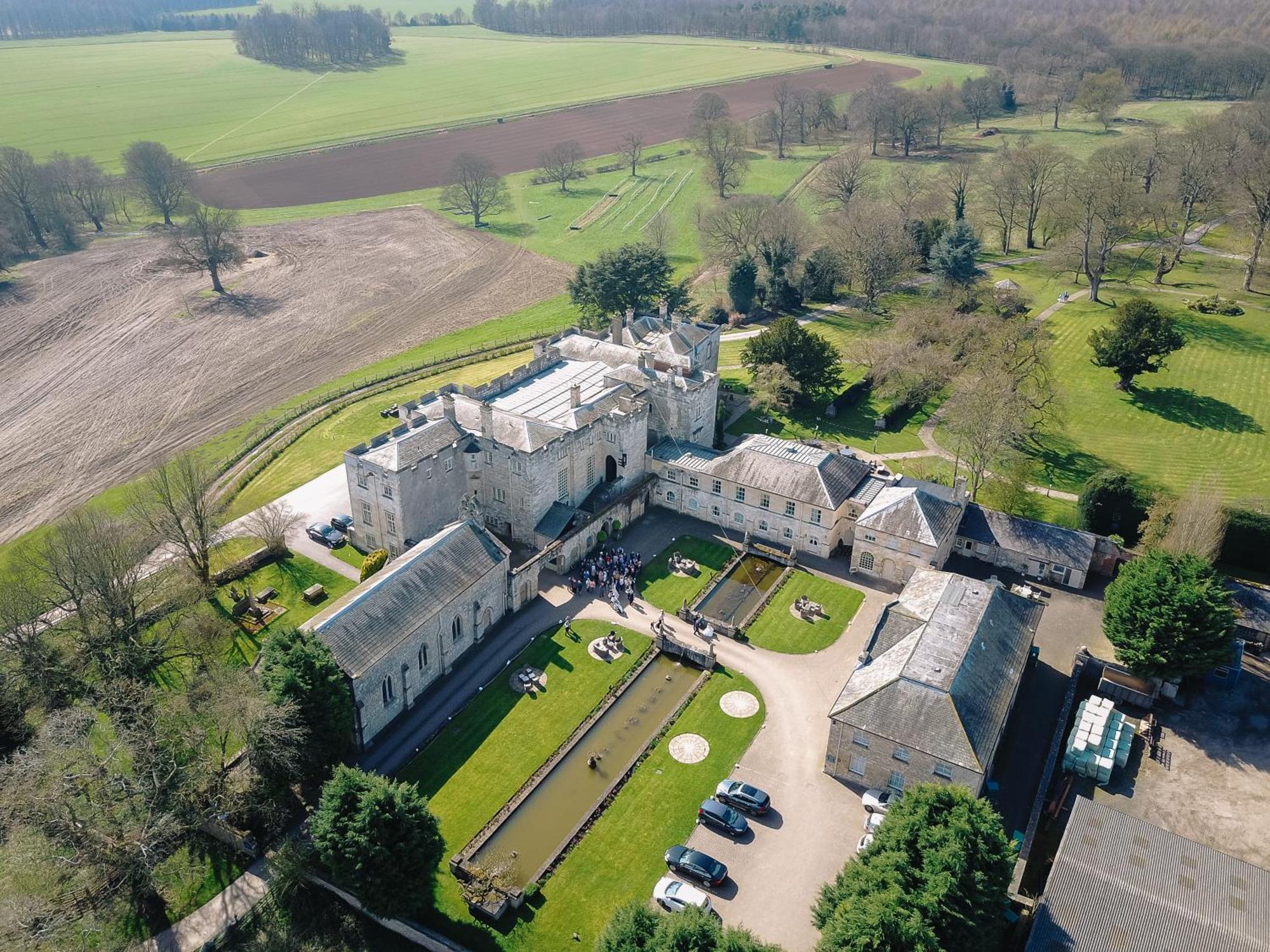 Hazlewood Castle & Летний дом